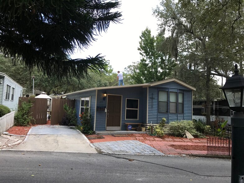 Unit 325 2B/1B w parking, private fenced yard. - 3000 Clarcona Road