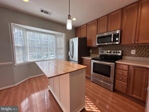 Building Photo - 5832 First Lndg Wy