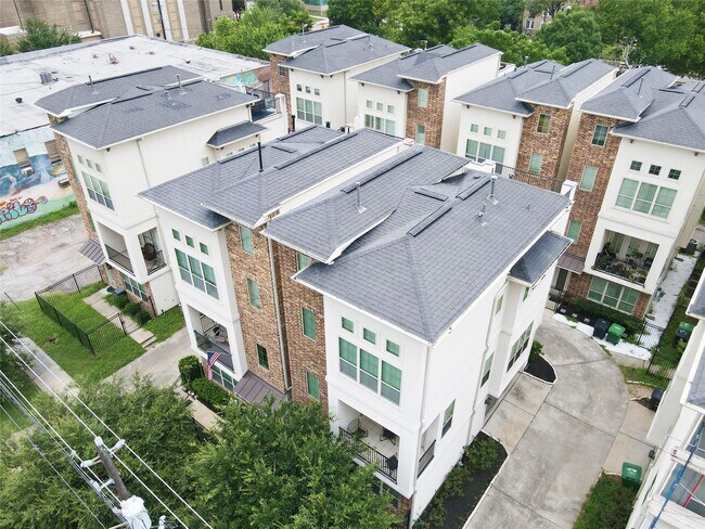 Building Photo - 3408 La Branch St