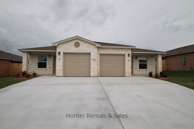 Building Photo - Truly Exceptional!