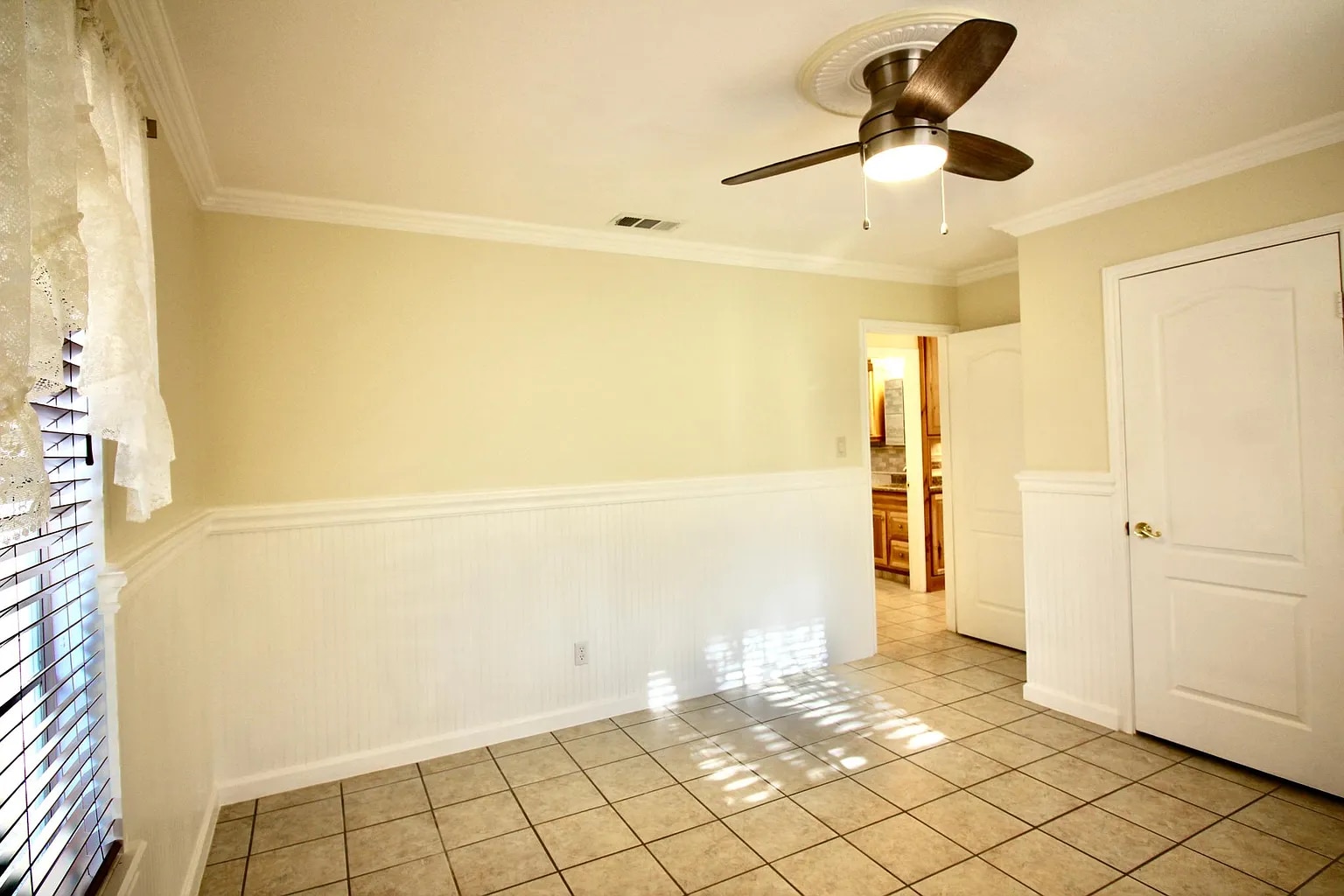 Building Photo - 805 Hazelton St