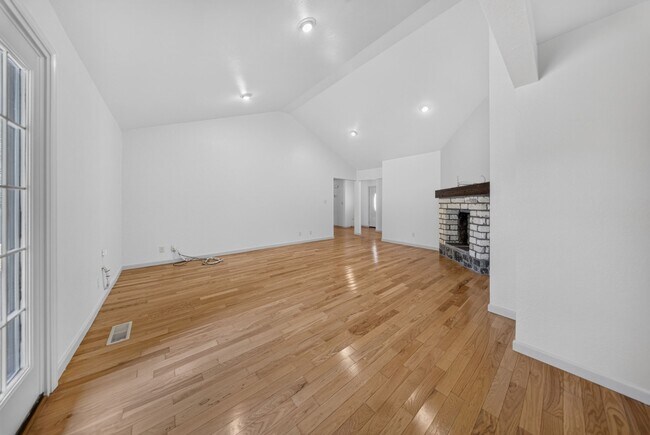 Building Photo - 5715 E 64th St