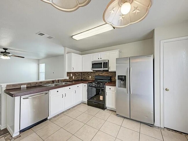 Building Photo - 14910 Mossycup Ln