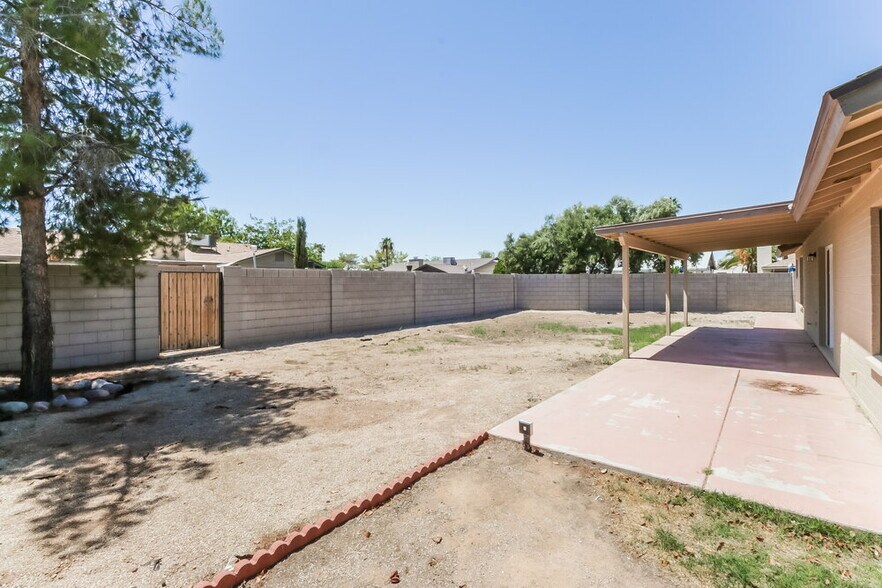 Building Photo - 919 W Mission Dr