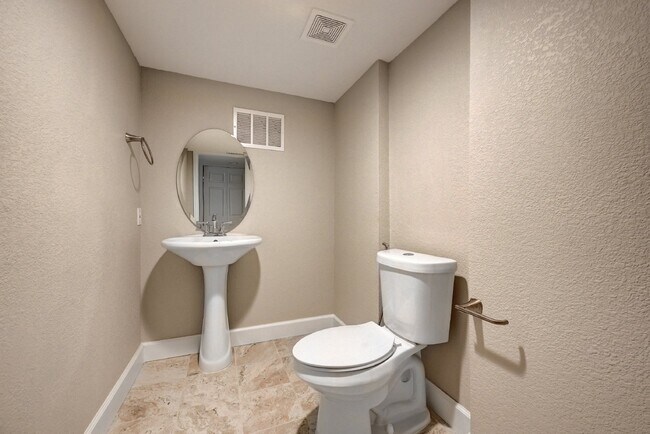 Building Photo - $3,325 - 3 Bed, 3 Bath Home in Centennial ...