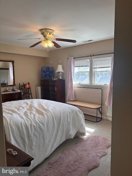 Building Photo - 633 Hampton Ave