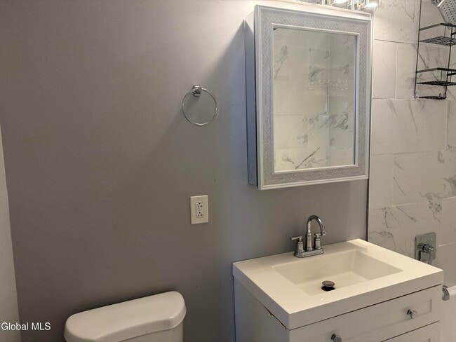 Building Photo - 5 Broadway