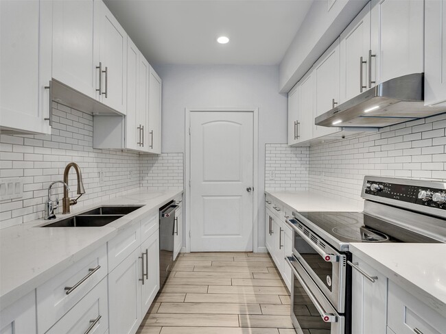 Building Photo - 12625 Memorial Dr