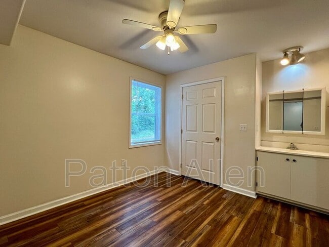 Building Photo - 121 Citadel Dr