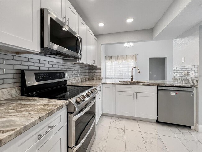 Building Photo - 2482 Lakeway Branch Dr