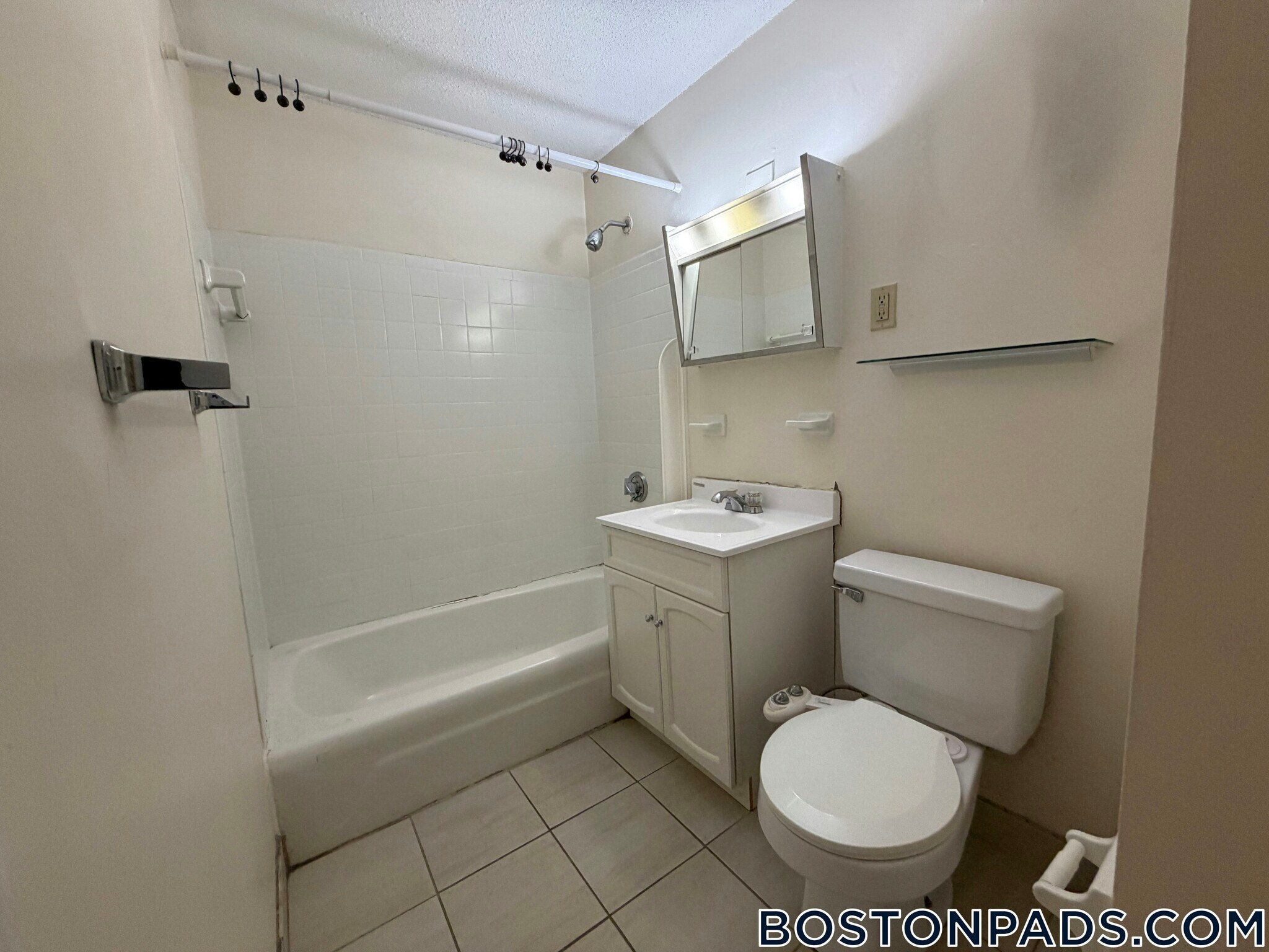 Building Photo - 122 Dustin St