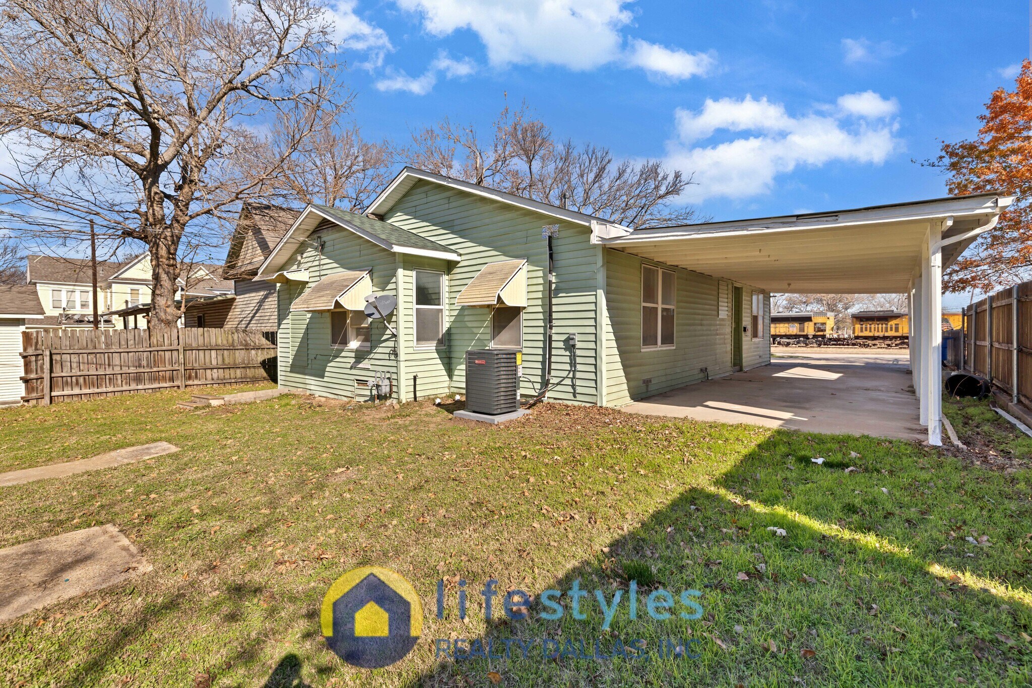 Building Photo - 907 NW Main St