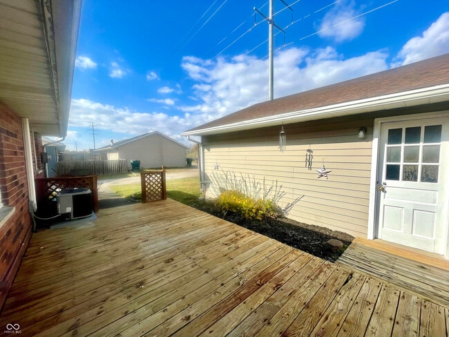 Building Photo - 3110 W Cypress Dr