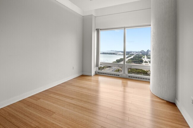 Building Photo - 340 E Randolph St