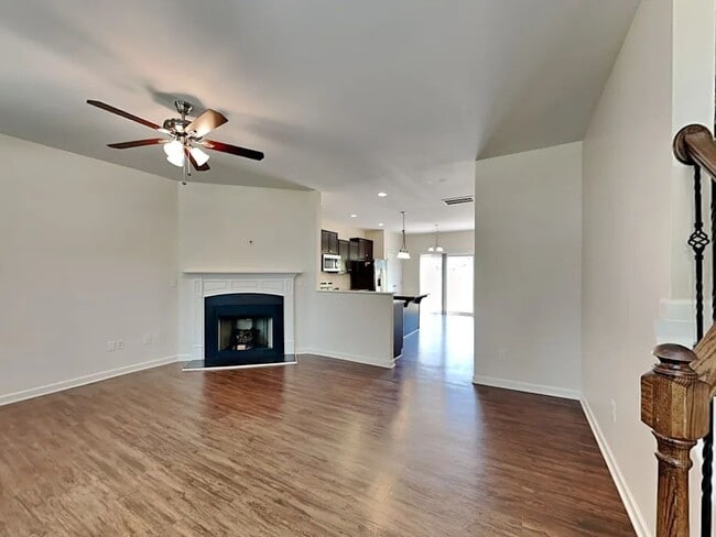 Building Photo - 425 McCarthy Dr