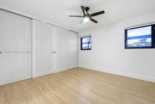 Building Photo - 3522 SW 25th St