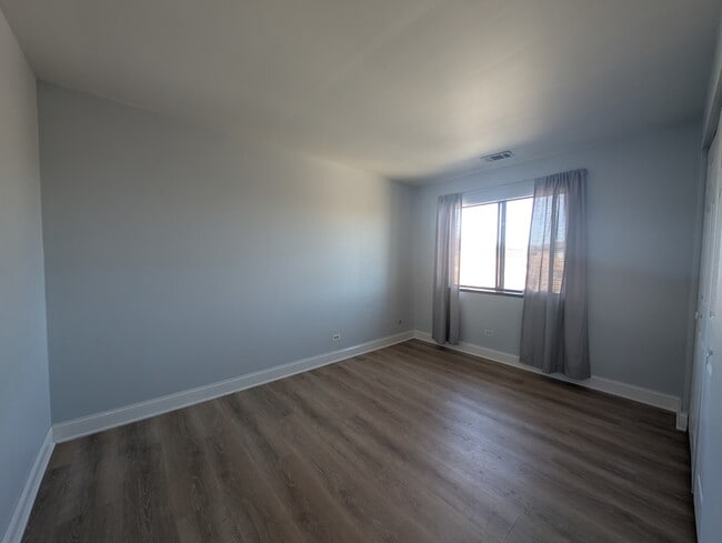 Building Photo - 9024 Lincoln Ct