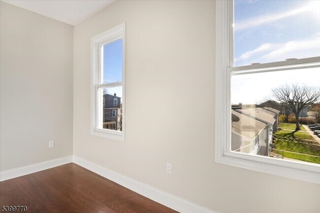 Building Photo - 579 S 12th St