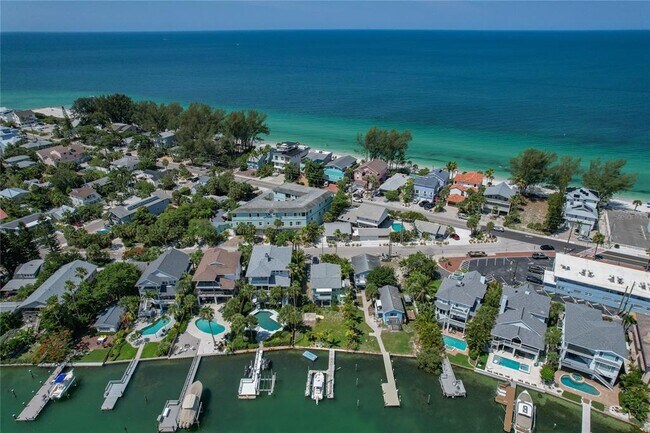 Building Photo - 8441 Bayshore Dr