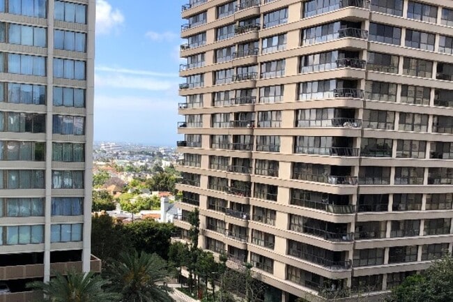 Building Photo - 10747 Wilshire Blvd