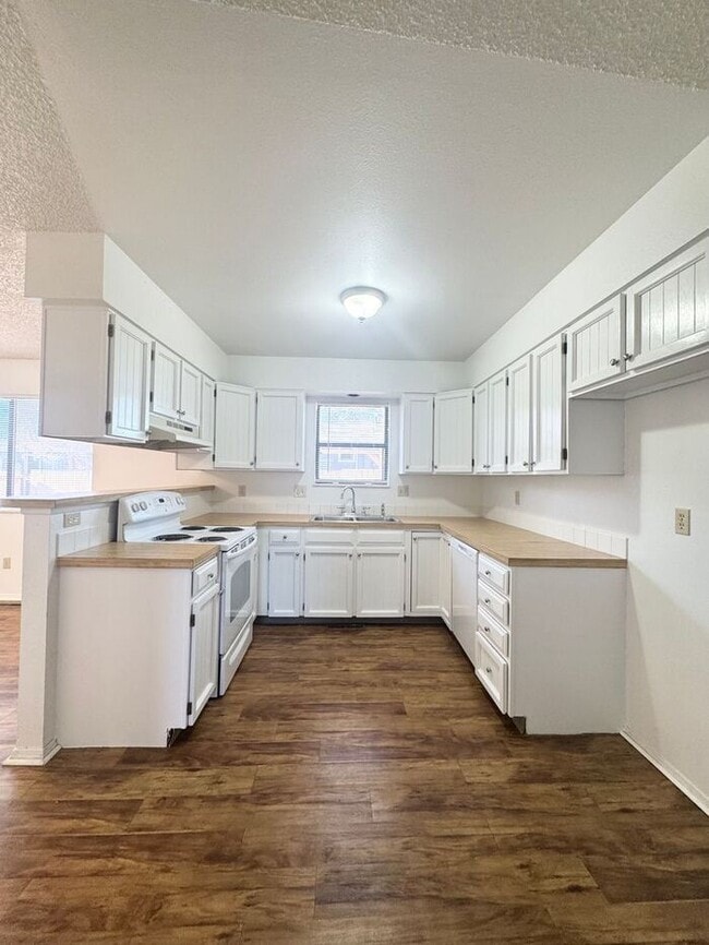Building Photo - 3 Bedroom Single Family Home in SW Loveland.