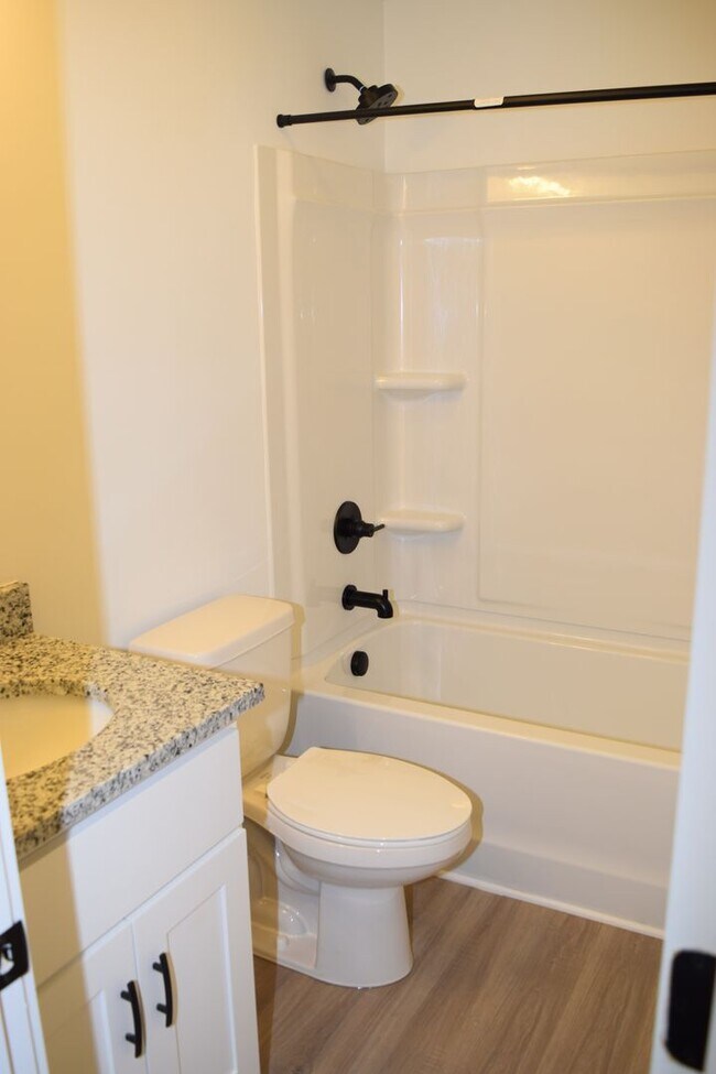 Building Photo - Prime Location! 3BR Townhome with 2.5 Baths