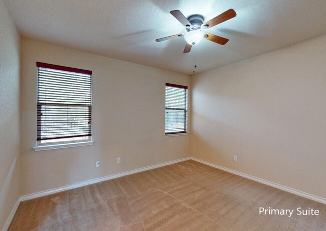 Building Photo - modern elegance and comfort