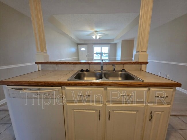 Building Photo - 12 Gold Meadow Loop