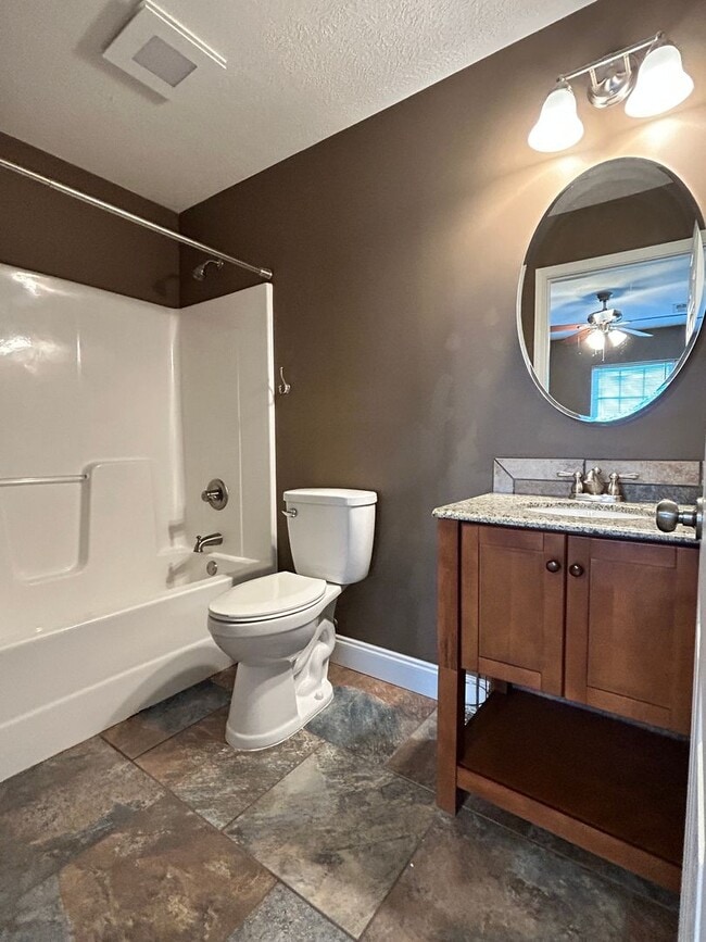 Building Photo - 310 Oak Vista Dr