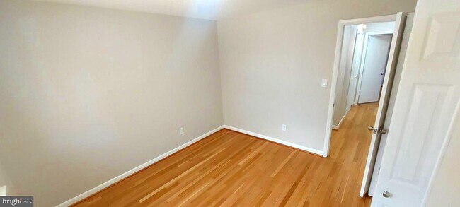 Building Photo - 9820 Inglemere Dr