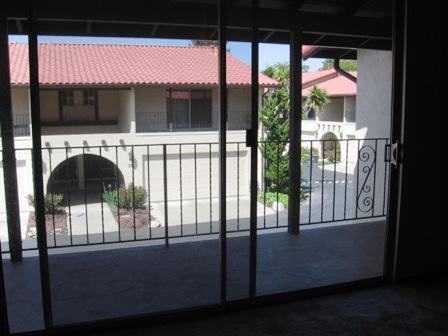 Building Photo - Spacious Los Gatos town home with two car garage.