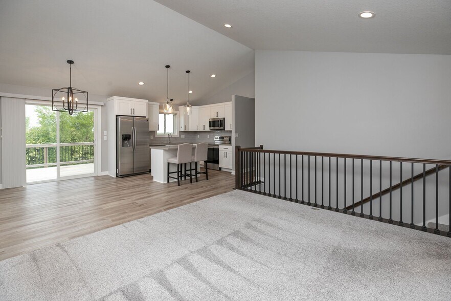 Building Photo - 699 Steenhoek Ln NE