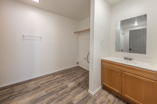 Building Photo - SELF SHOWING!! Enhanced Convenience: 3/2 H...