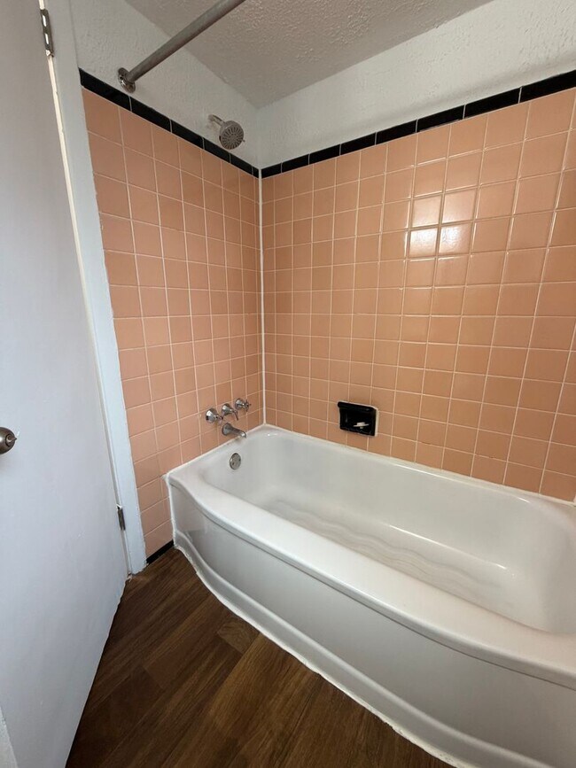 Building Photo - Beautiful Studio Apartment