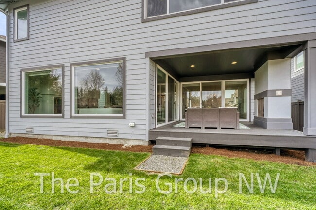 Building Photo - Luxury MainVue Maple Valley Home * UPGRADES * Central A/C * Theater Room * Outdoor Fireplace