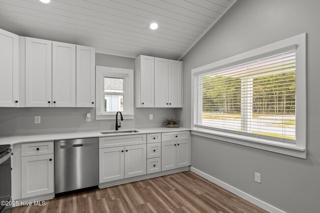 Building Photo - 122 Long Pond Loop