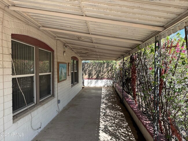 Building Photo - 1402 E Diamond St