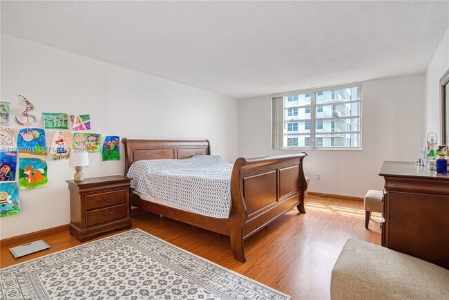 Building Photo - 1833 S Ocean Dr