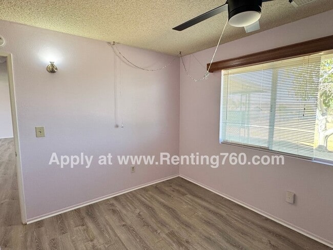 Building Photo - 2 Bed 1 Bath Home Near JT National Park