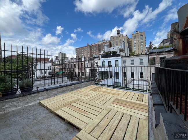 Building Photo - 31 W 75th St
