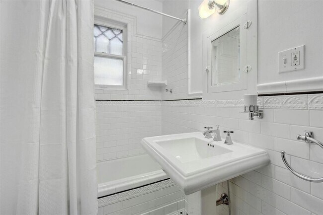 Building Photo - 1606 Travis Heights Blvd