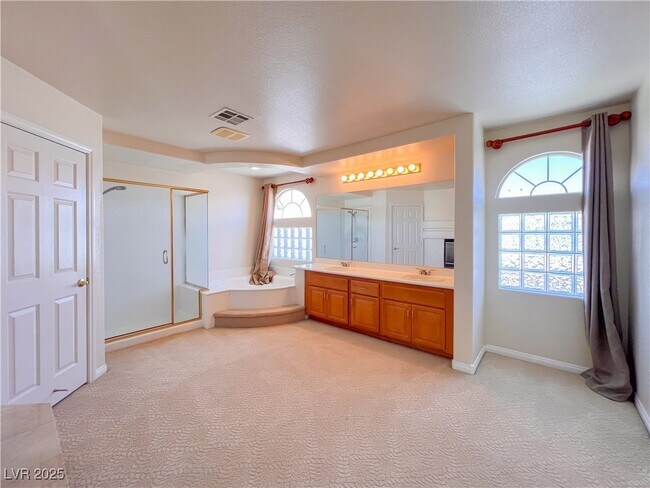 Building Photo - 6586 Shadow Cove Ave