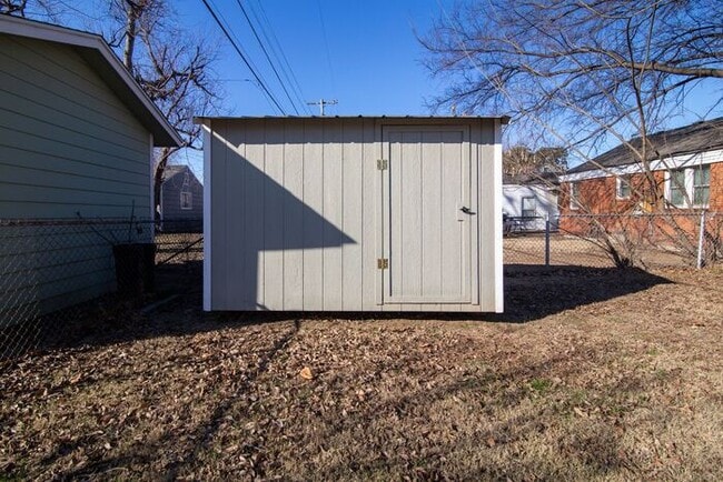 Building Photo - Brookside Bungalow!