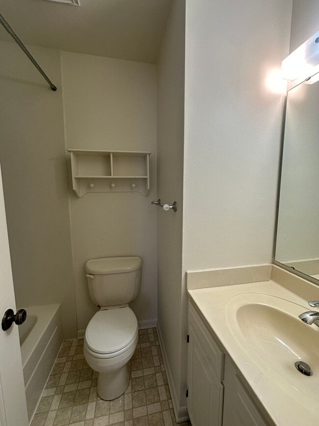 Building Photo - SW County Townhome