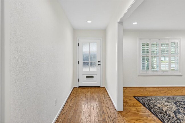 Building Photo - 722 Brock Dr