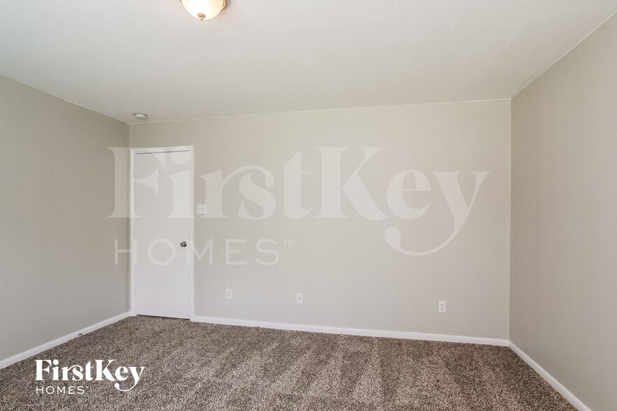 Building Photo - 1910 Emerald Pathway Dr