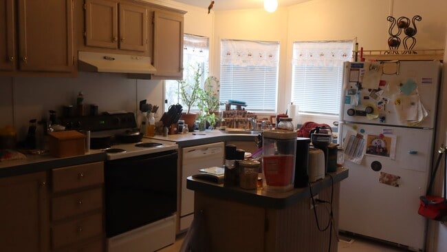 Building Photo - NICE MANUFACTURED HOME!