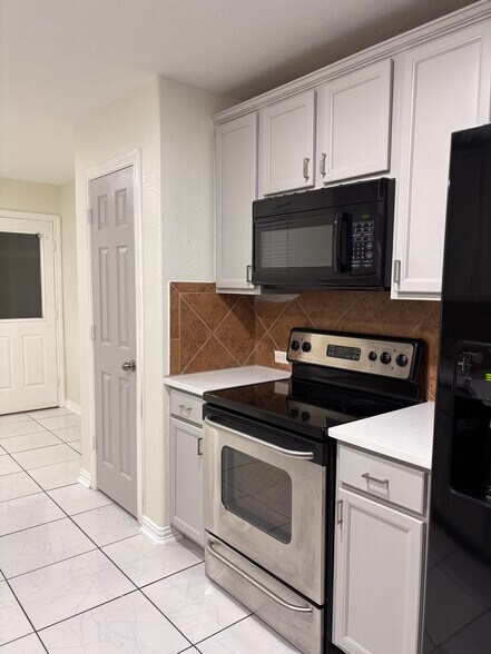 Building Photo - 9006 Wildbird Ln