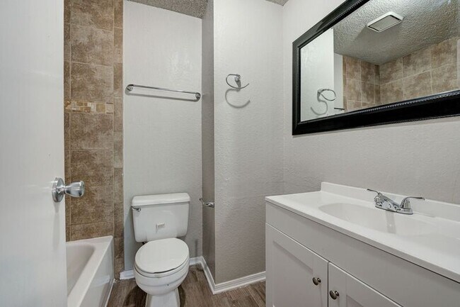 Building Photo - 313 Belmont Dr