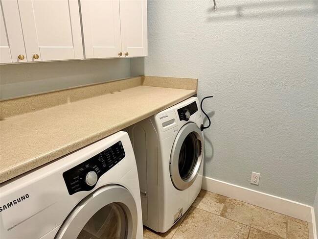 Building Photo - 133 Paige Bend